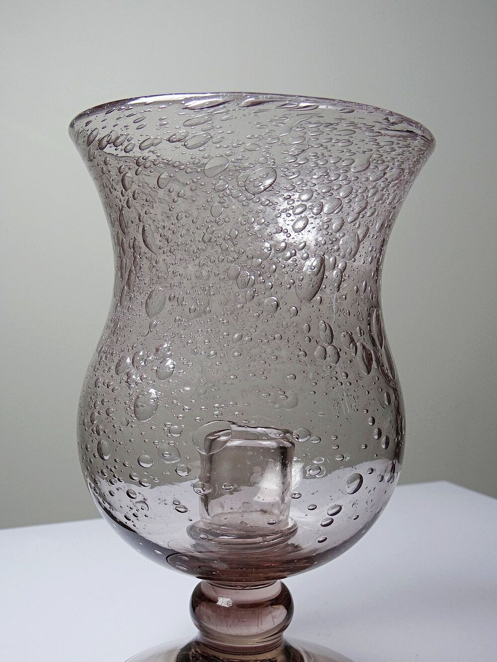 Vintage glass bubble photophore in pale amethyst, Biot style, 1970-1980.