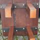 Table basse en bois brutaliste
