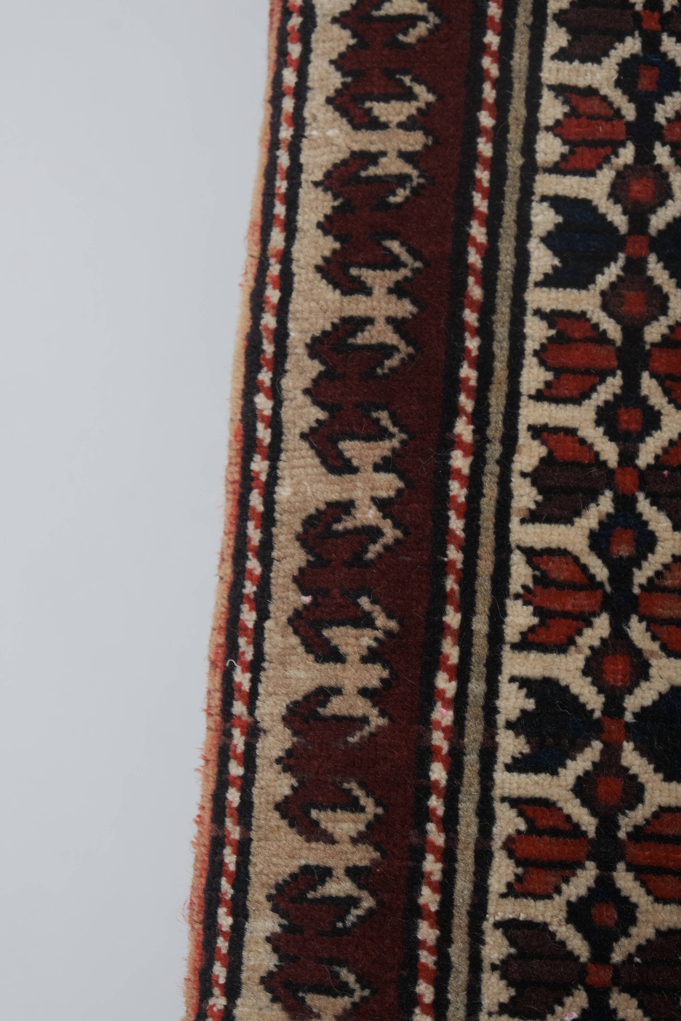 Vintage Turkish rug from Oushak, hand-woven 140x206 cm