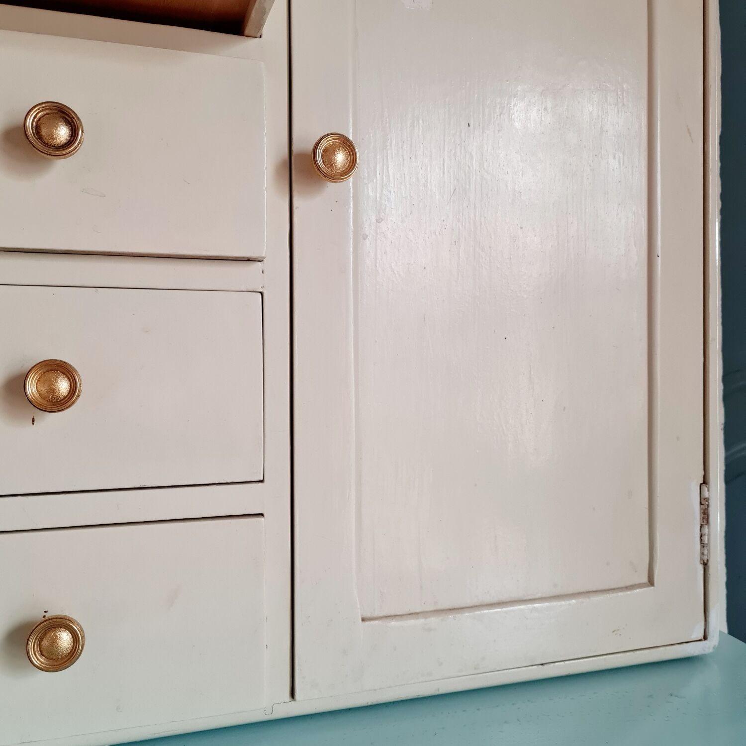 White antique medicine cabinet