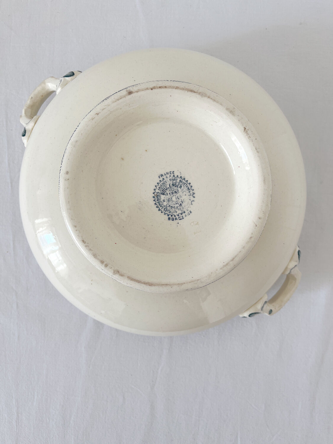 Bordeaux iron clay soup tureen bottom, Choisy le Roi