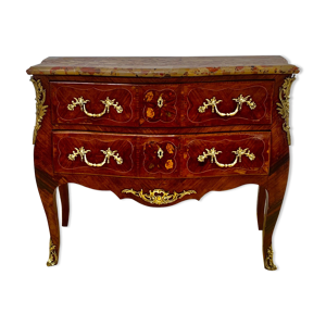 commode galbée de style