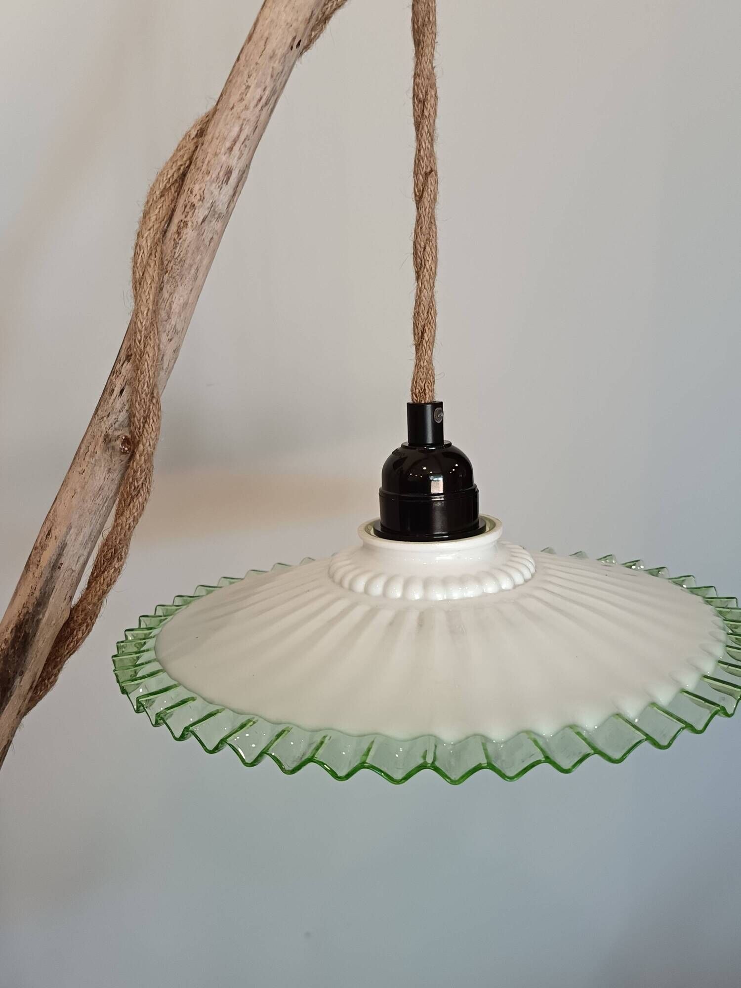 Lampe baladeuse en verre vert pâle et blanc