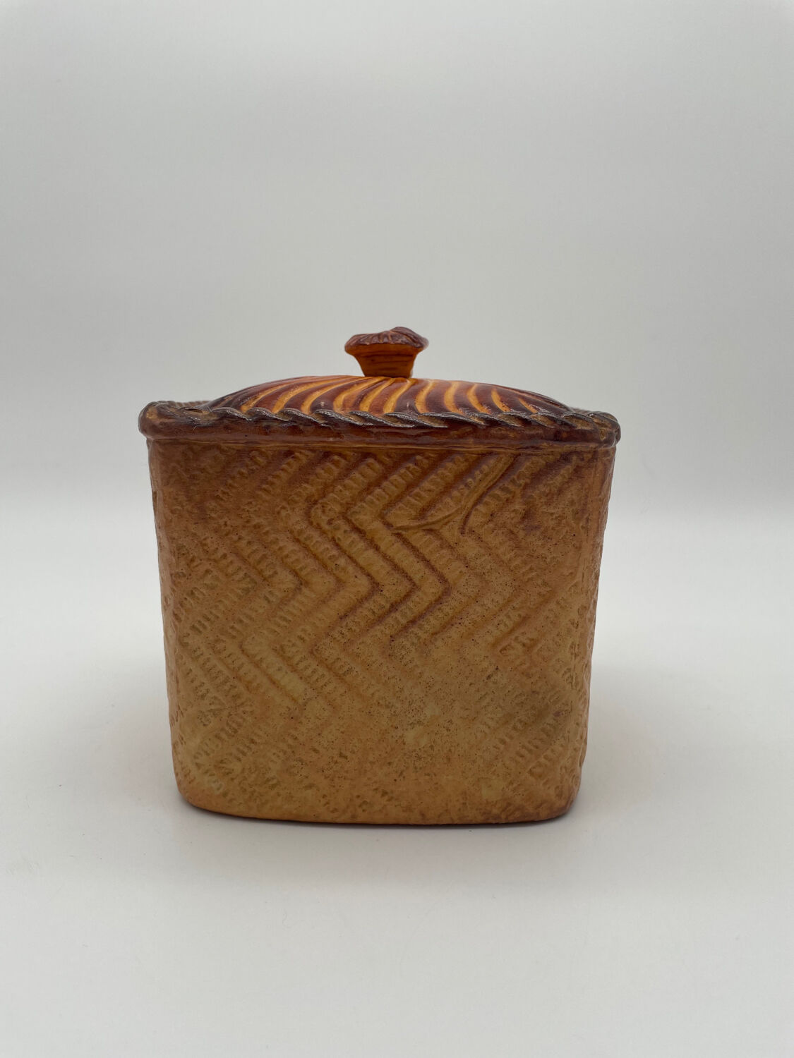 Terrine en trompe-l'œil pâté en croûte signée Mehun, vers 1900