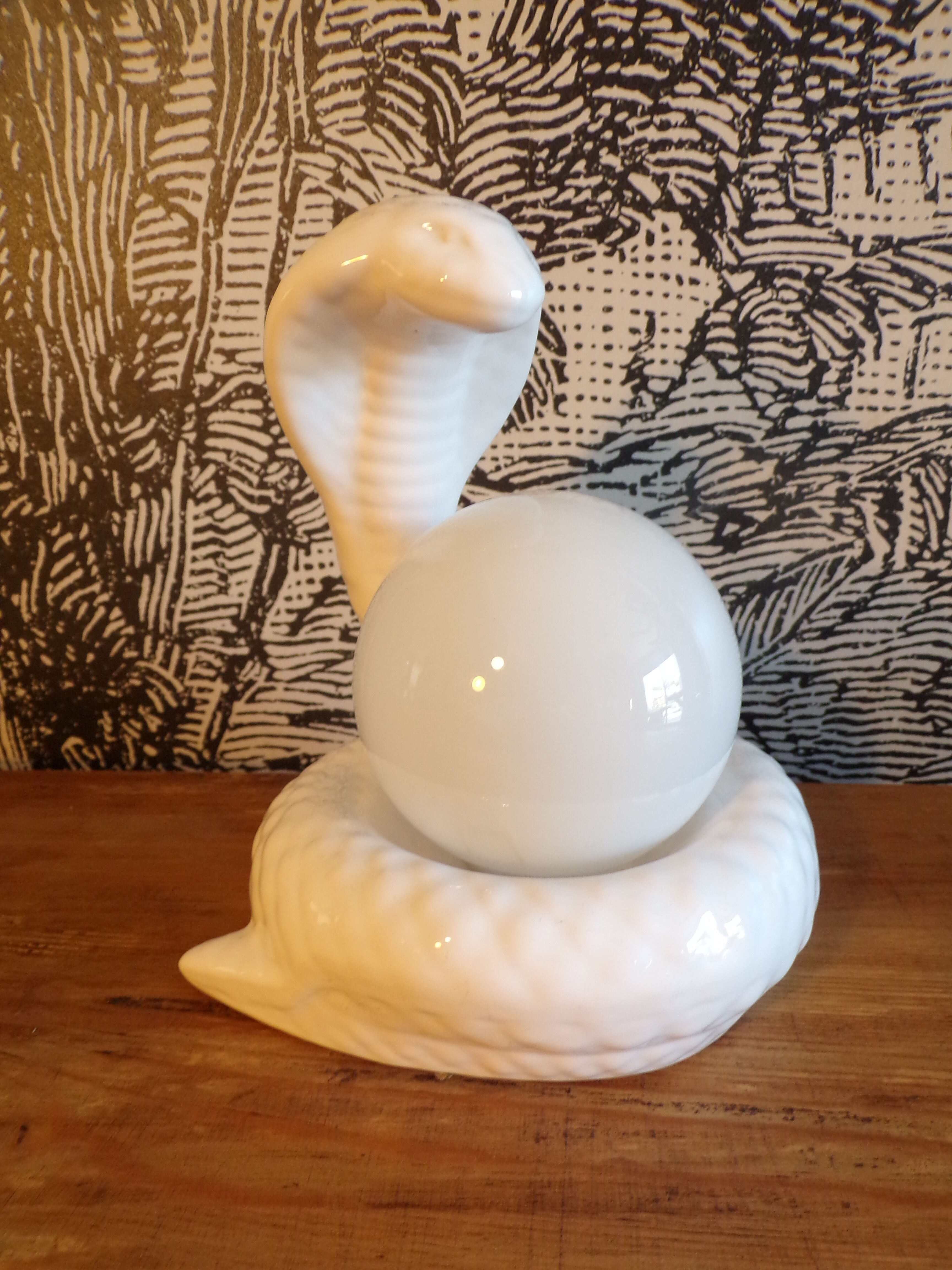 Ceramic cobra lamp