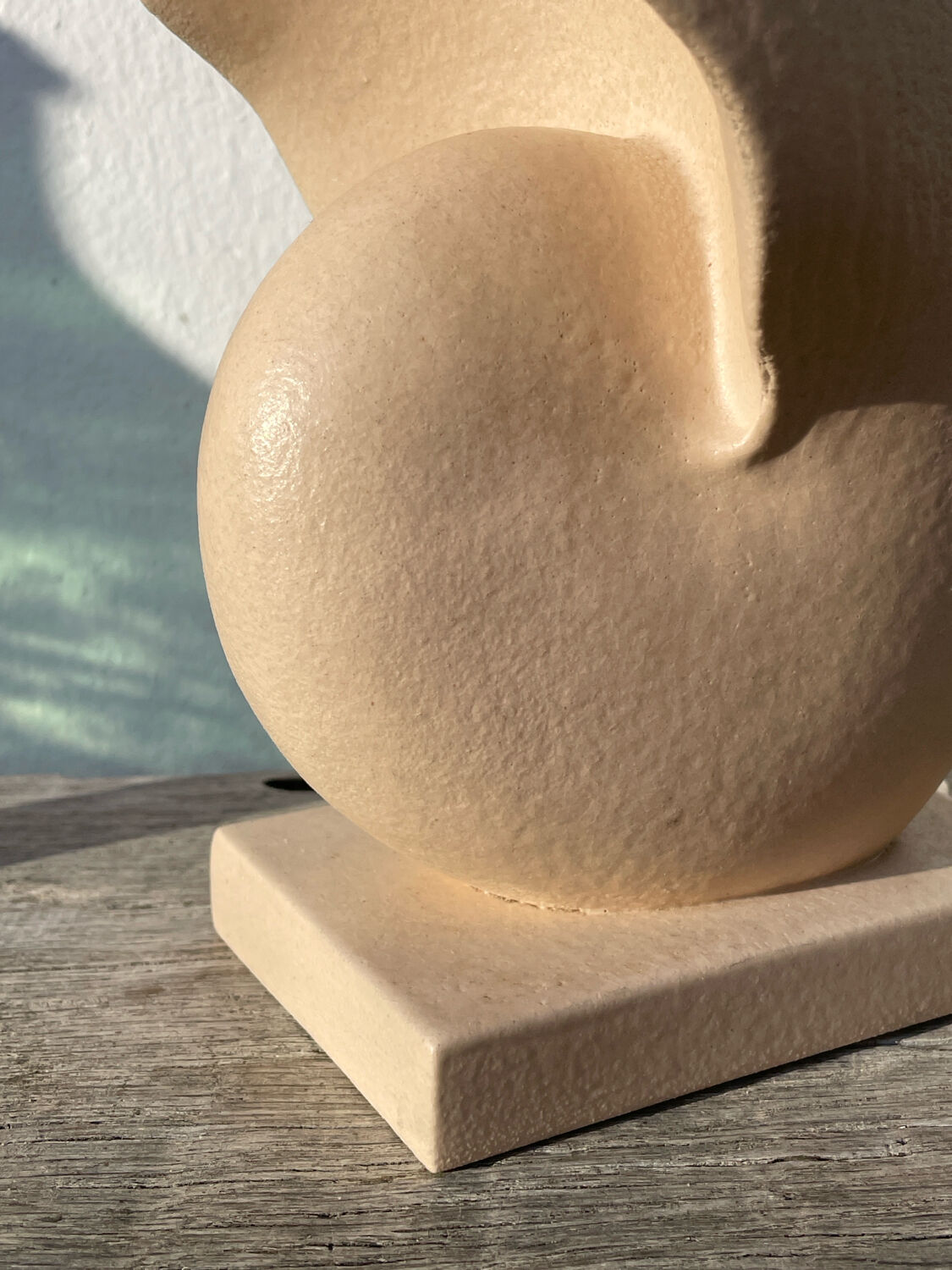 Vintage beige ceramic seashell lamp lol