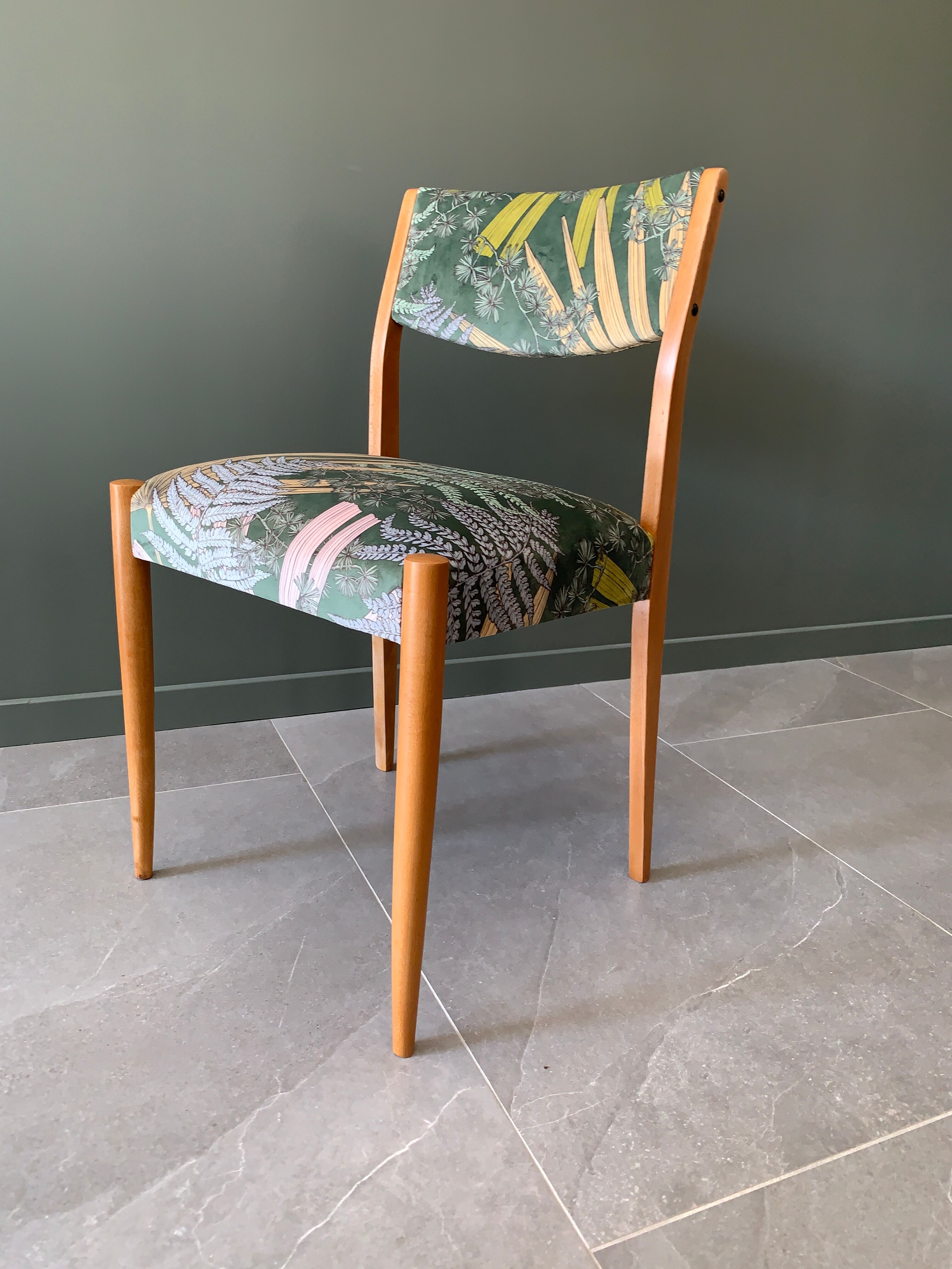 4 chaises vintage entièrement rénovées