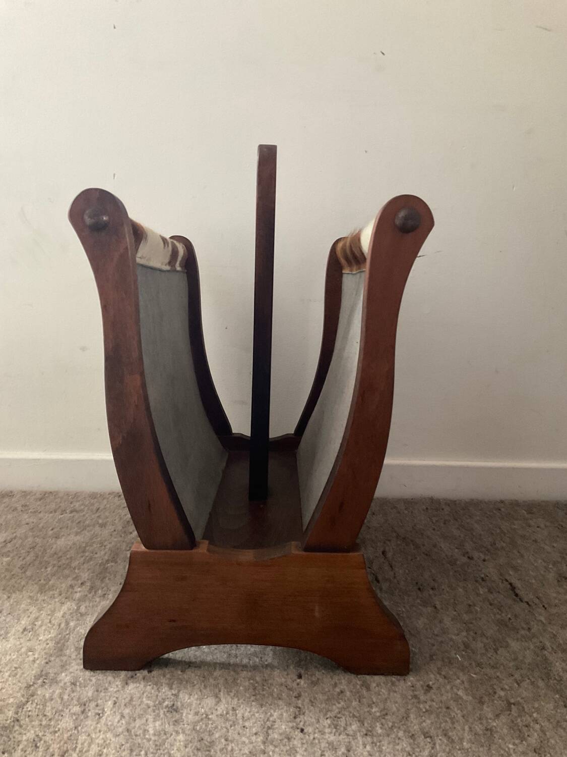 Porte revue vintage en peau et bois