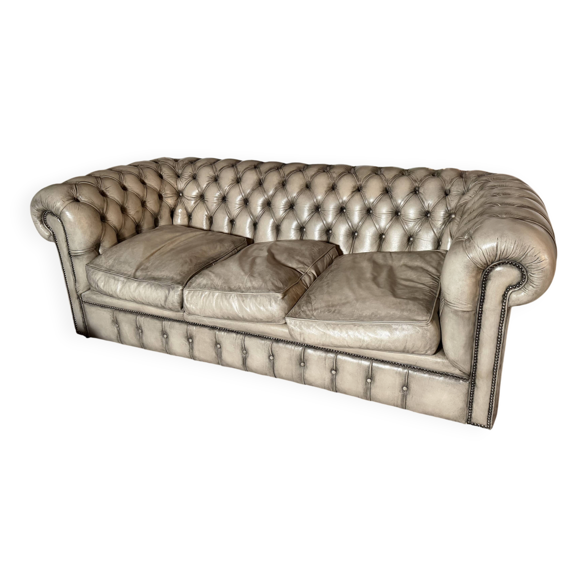 Canape 3 places Chesterfield en cuir patiné sur-mesure Chesterfields1780