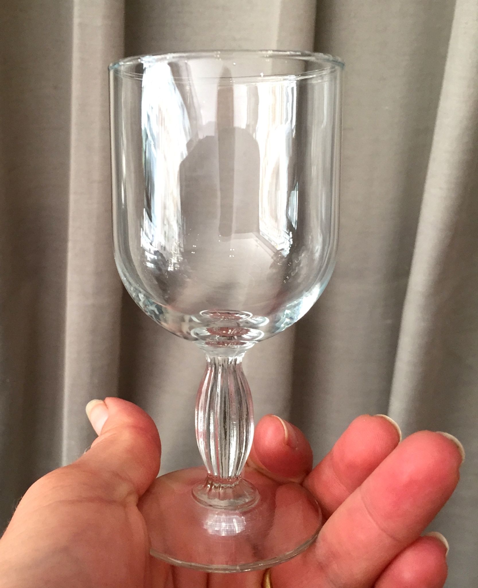 Suite of 8 glasses with port or wine cooked in crystalline tableware