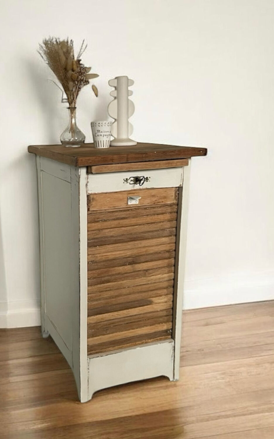 Set of occasional furniture