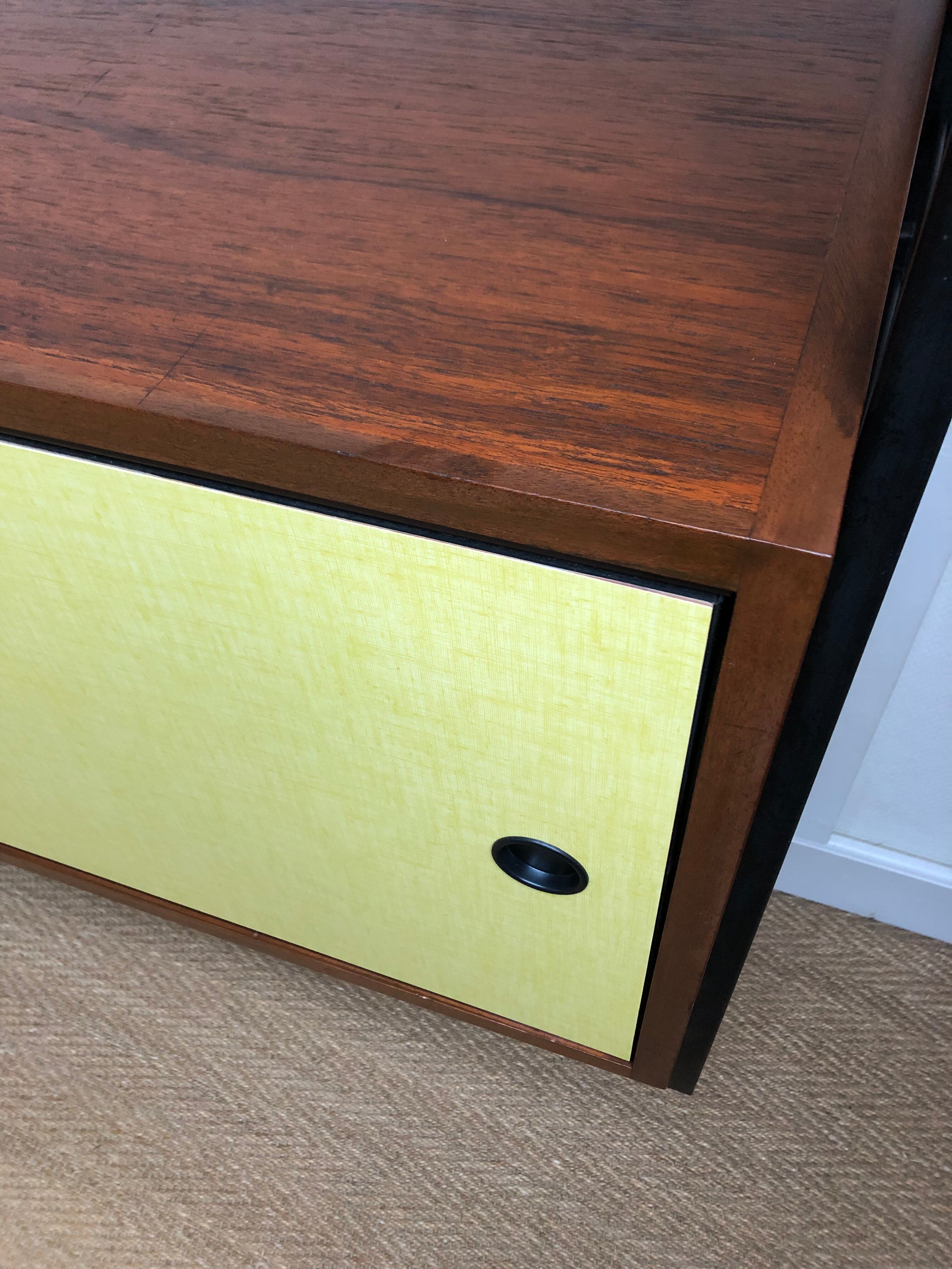 Wall-mounted sideboard