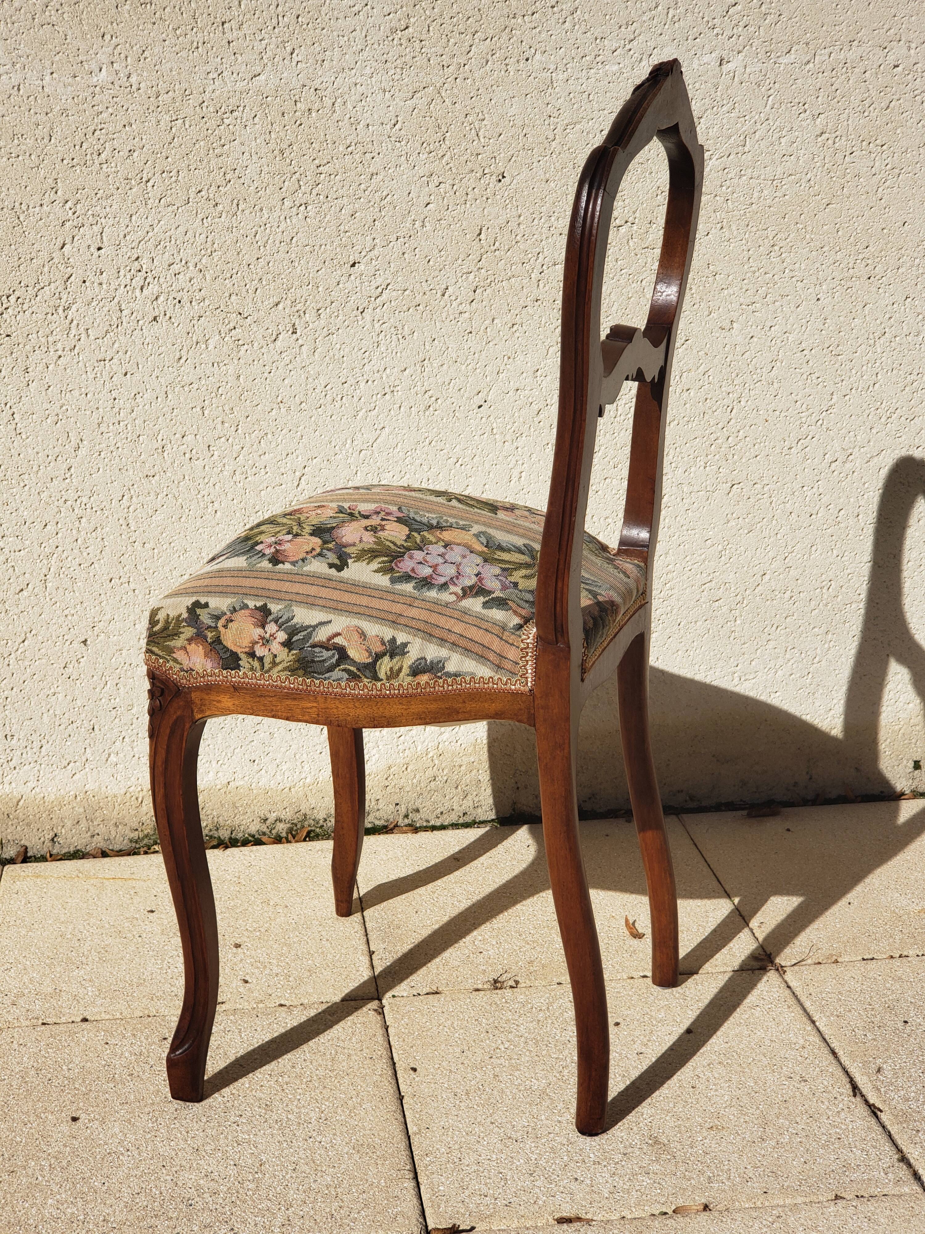 2 Chaises anciennes style Louis XV en noyer