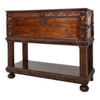 16th Century Italian Renaissance Cabinet in walnut with rich carvings