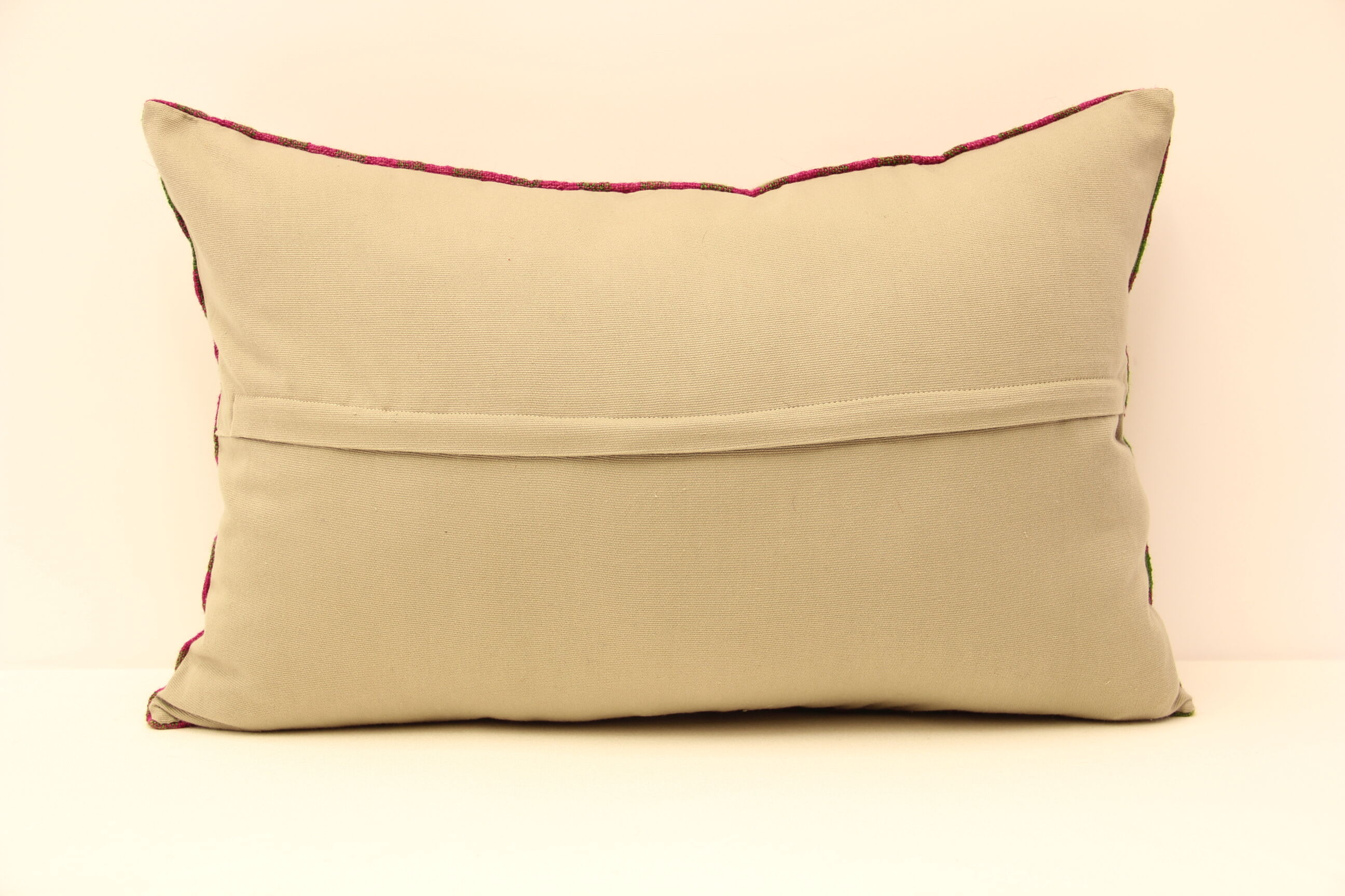 Throw pillow, cushion cover 40x60 cm