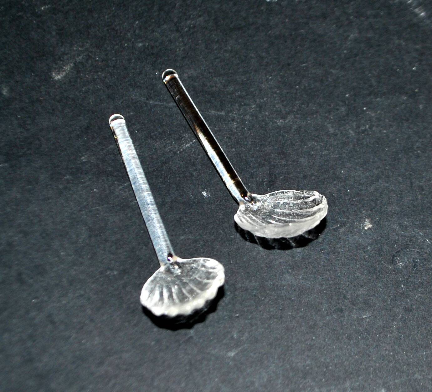 Set of 2 small moulded glass salt spoons – Vintage salt cellar