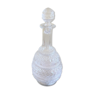 Carafe en verre soufflé et décor en relief