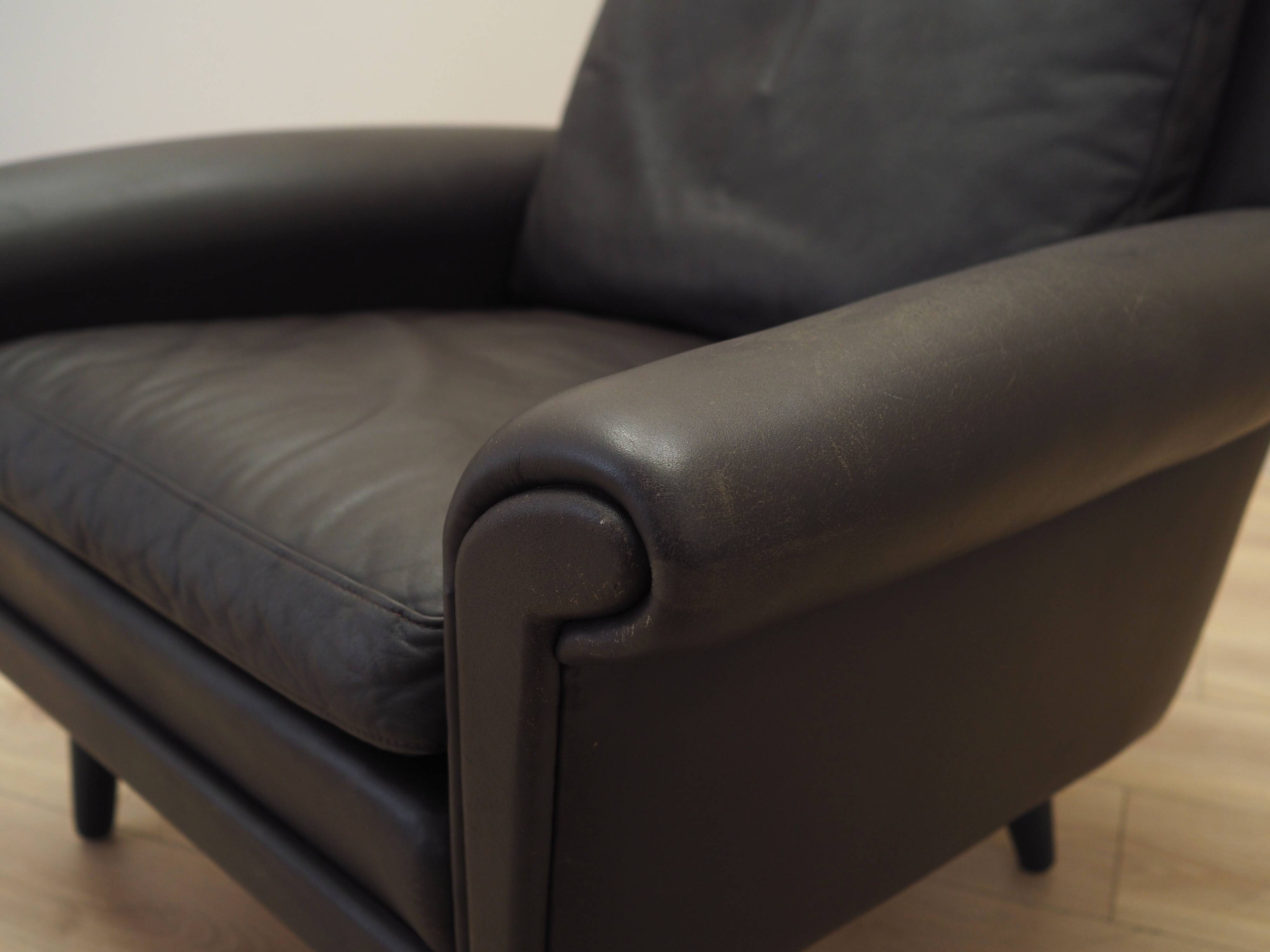 Fauteuil en cuir marron, design danois, années 1960, designer : Aage Christiansen.