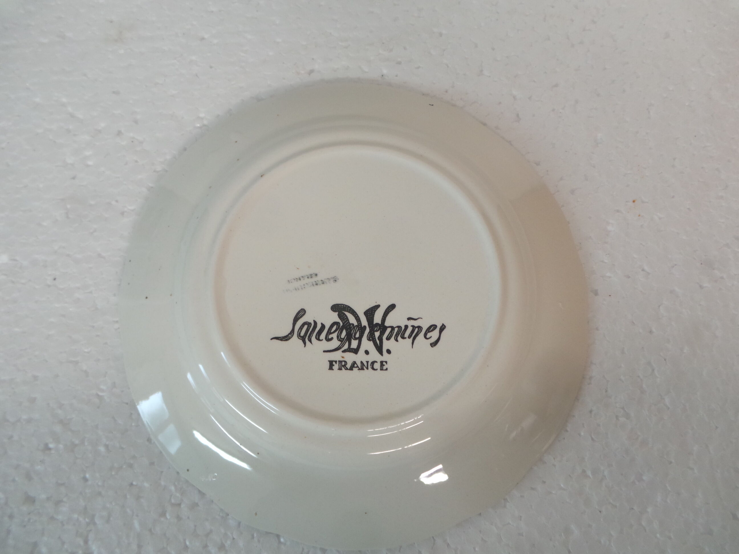 Decorative plate saying sarreguemines