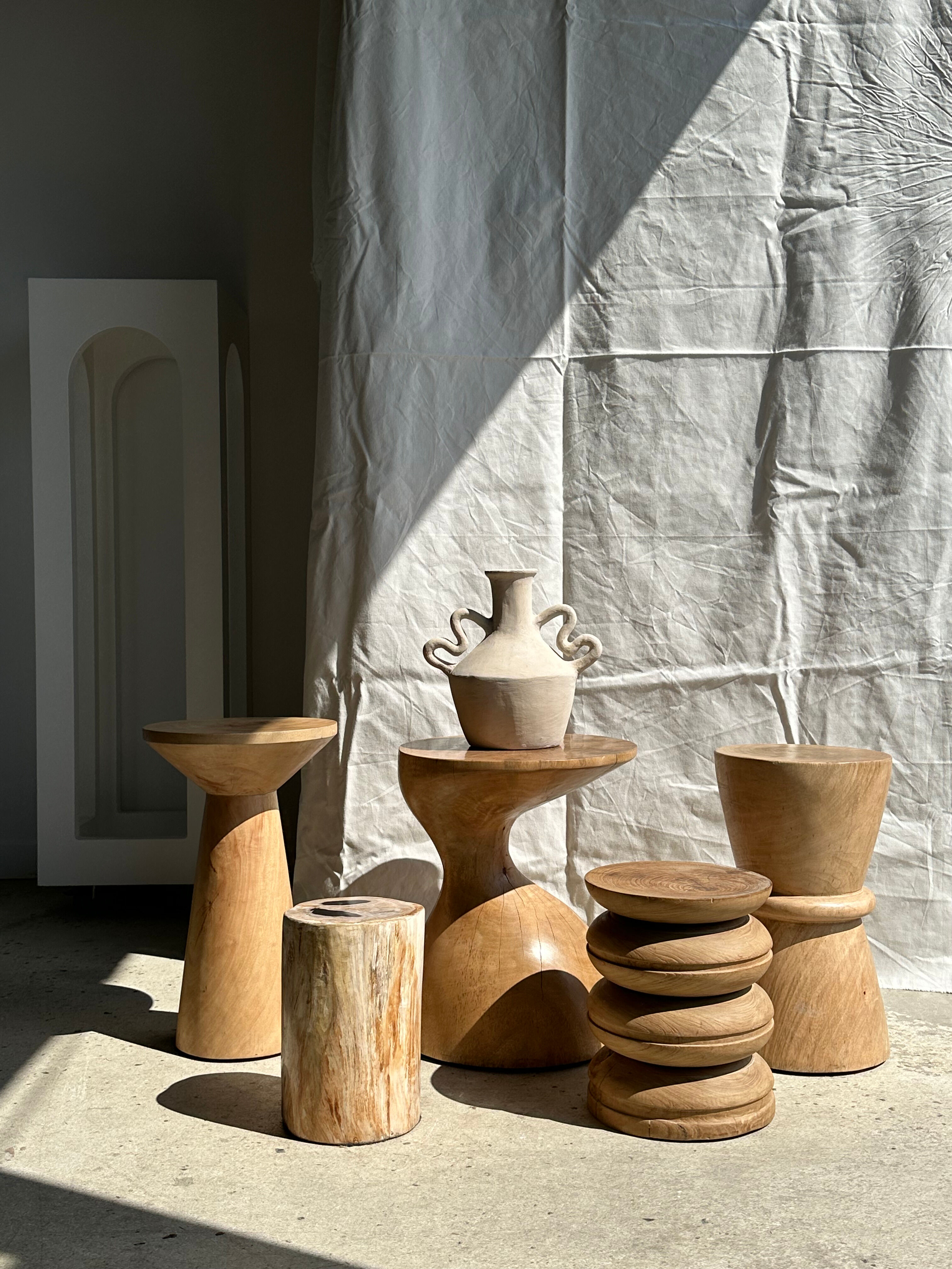 Side table, end of sofa in natural mango monoxyl conical tray H:50cm