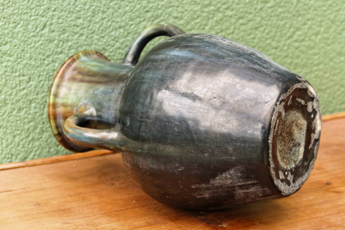 Beauvais sandstone vase