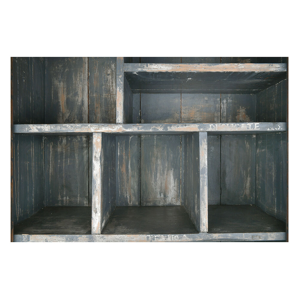 15-square patinated wooden library