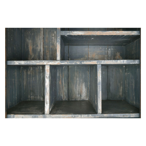 Bibliothèque en bois patiné à 15 cases