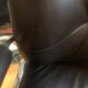 Paire de fauteuils en cuir style années 70