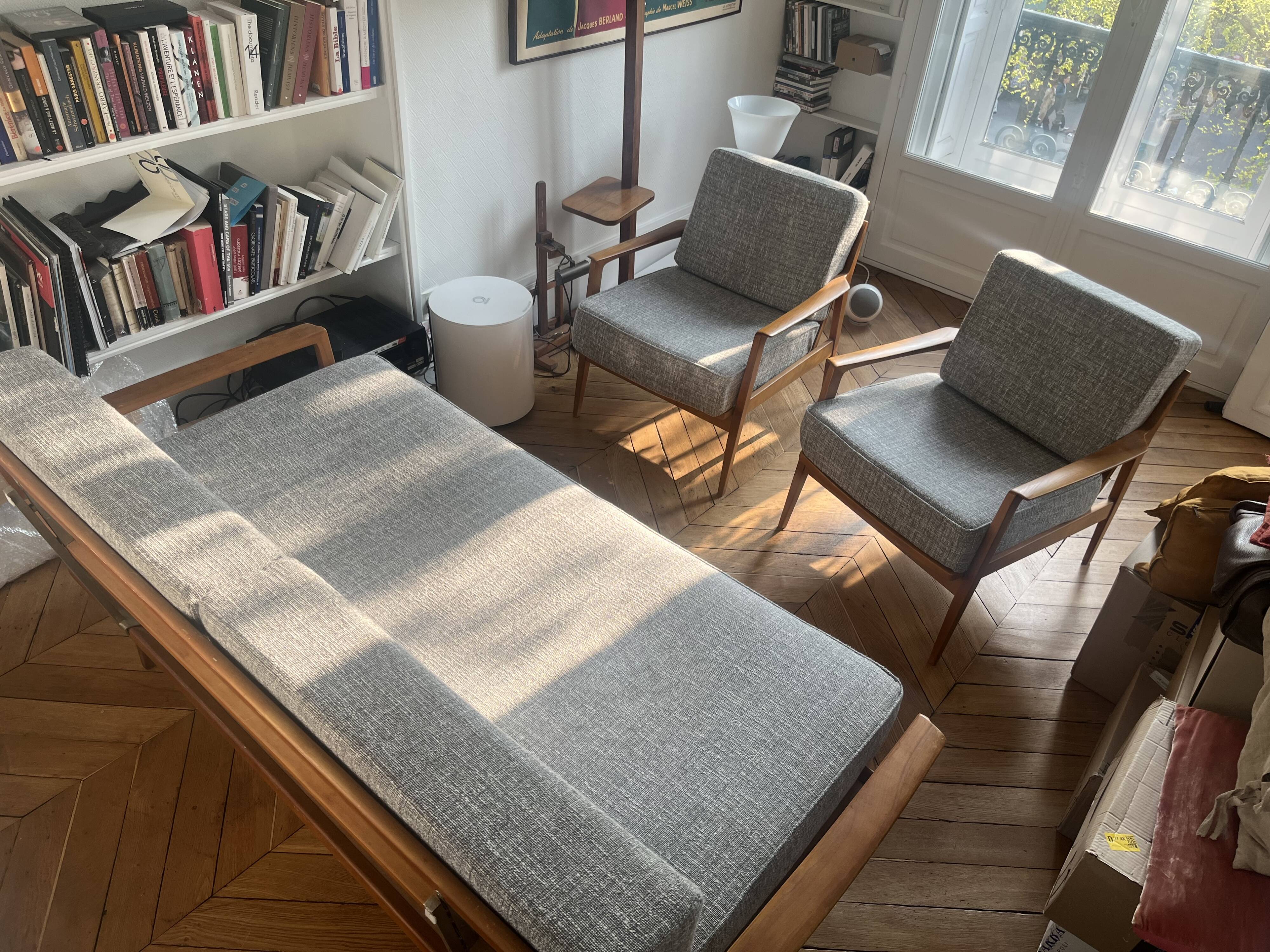 Complete Knoll Original sofa. New fabric. Good condition.