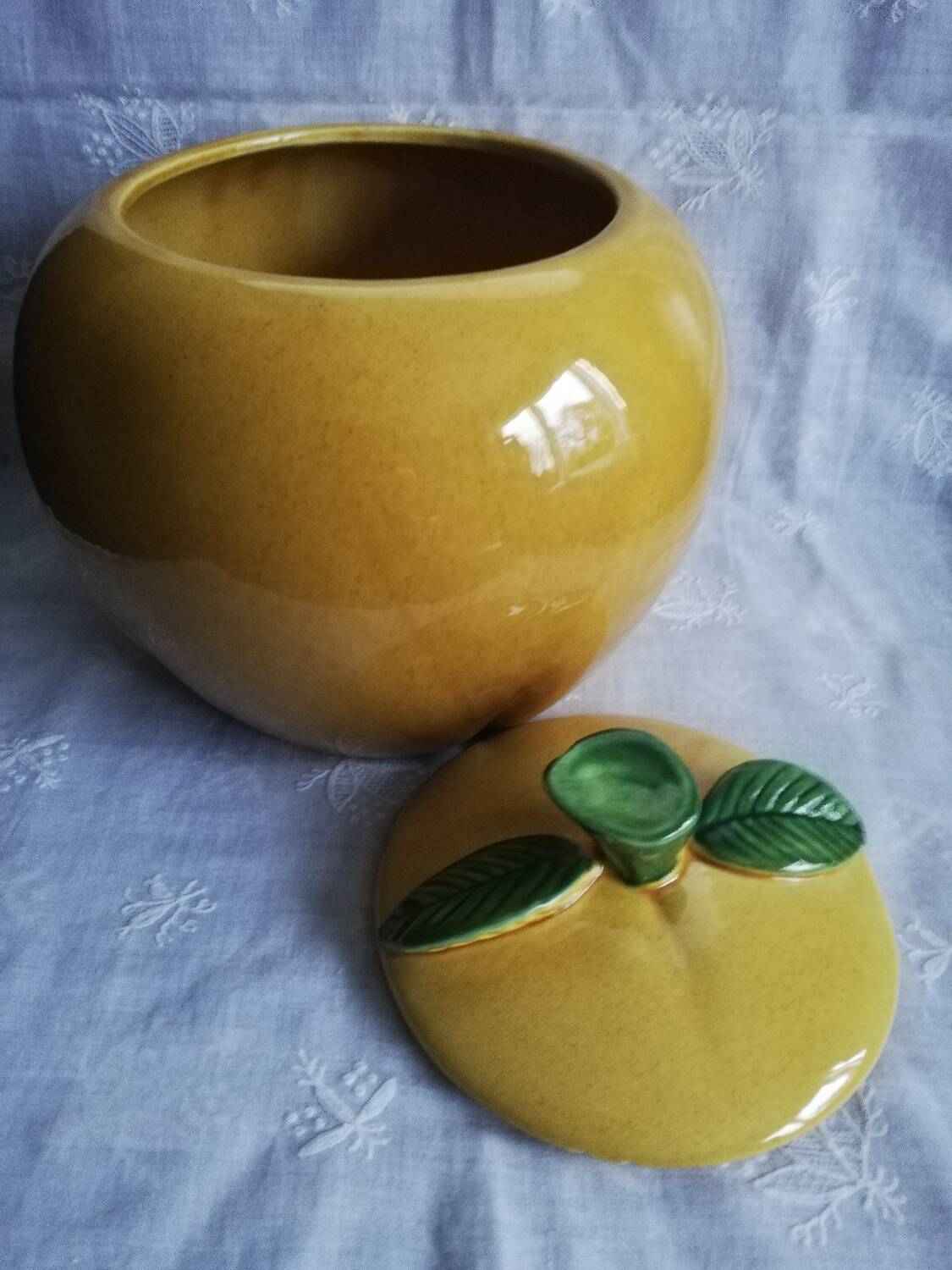 Ceramic salad bowl tureen
