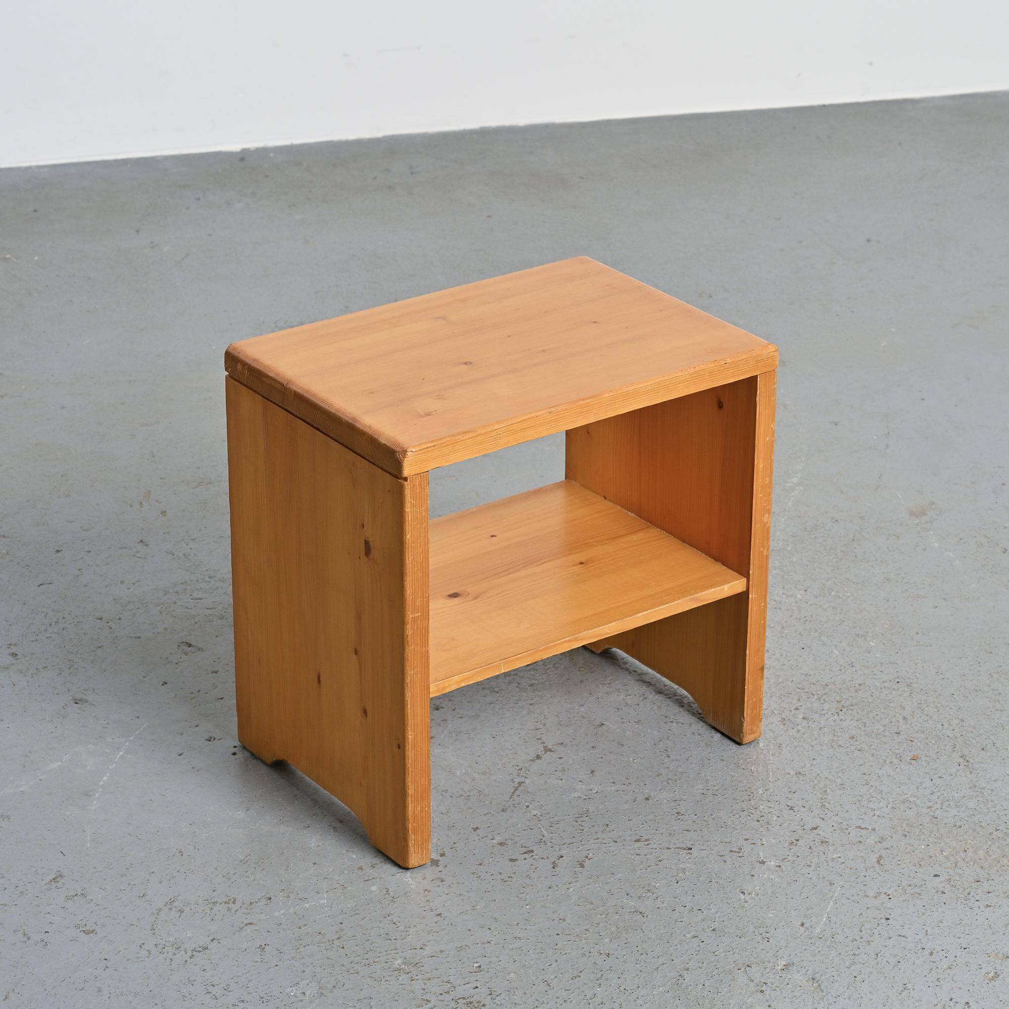 Pair of bedside tables from Arcs in solid pine, circa 1975.