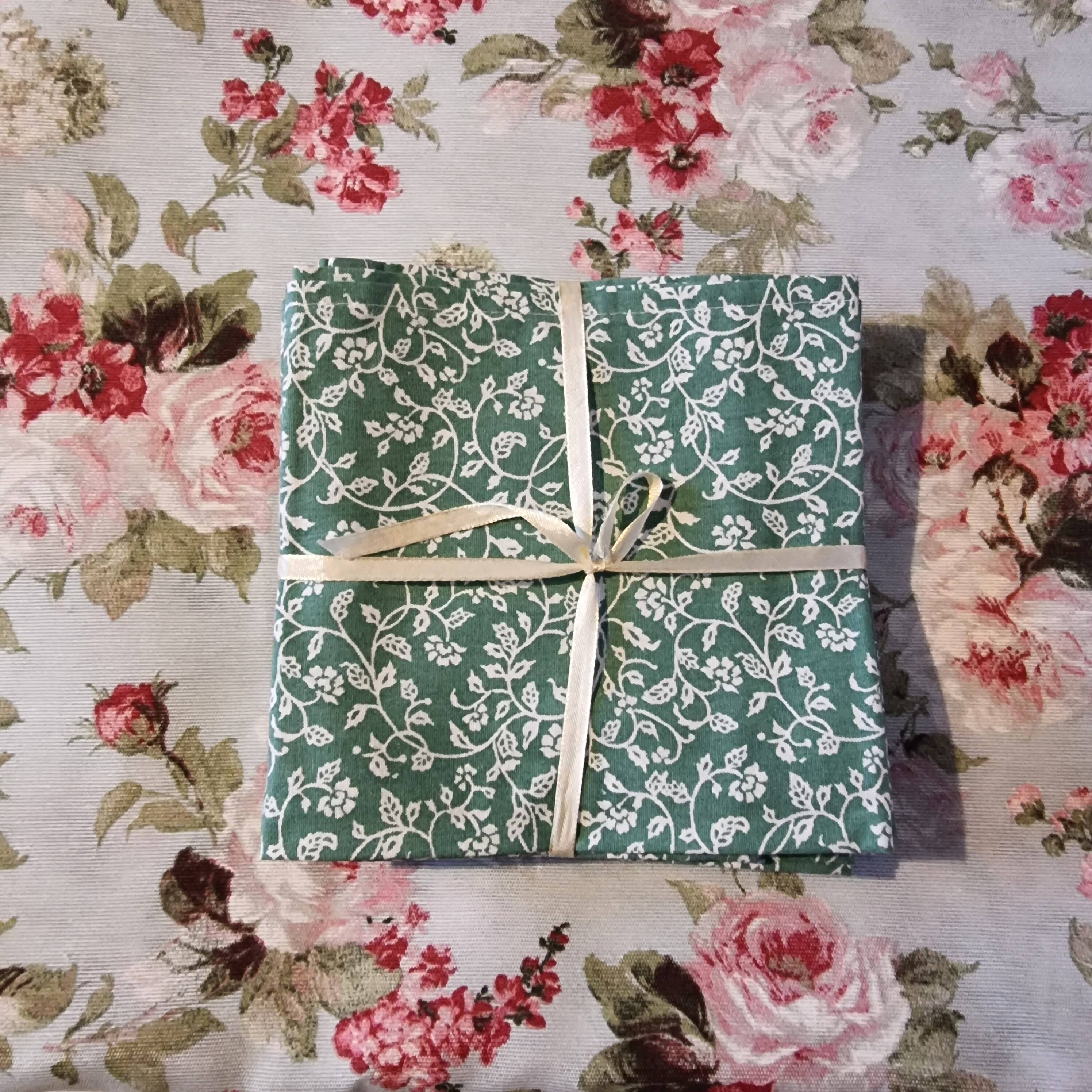 6 green cotton cloth napkins with white linens