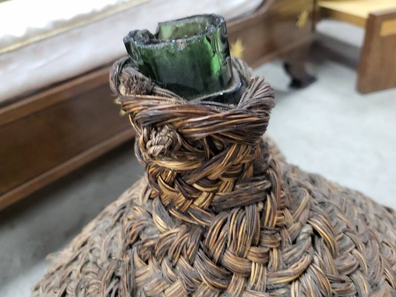 Fat dame jeanne with her braided hair