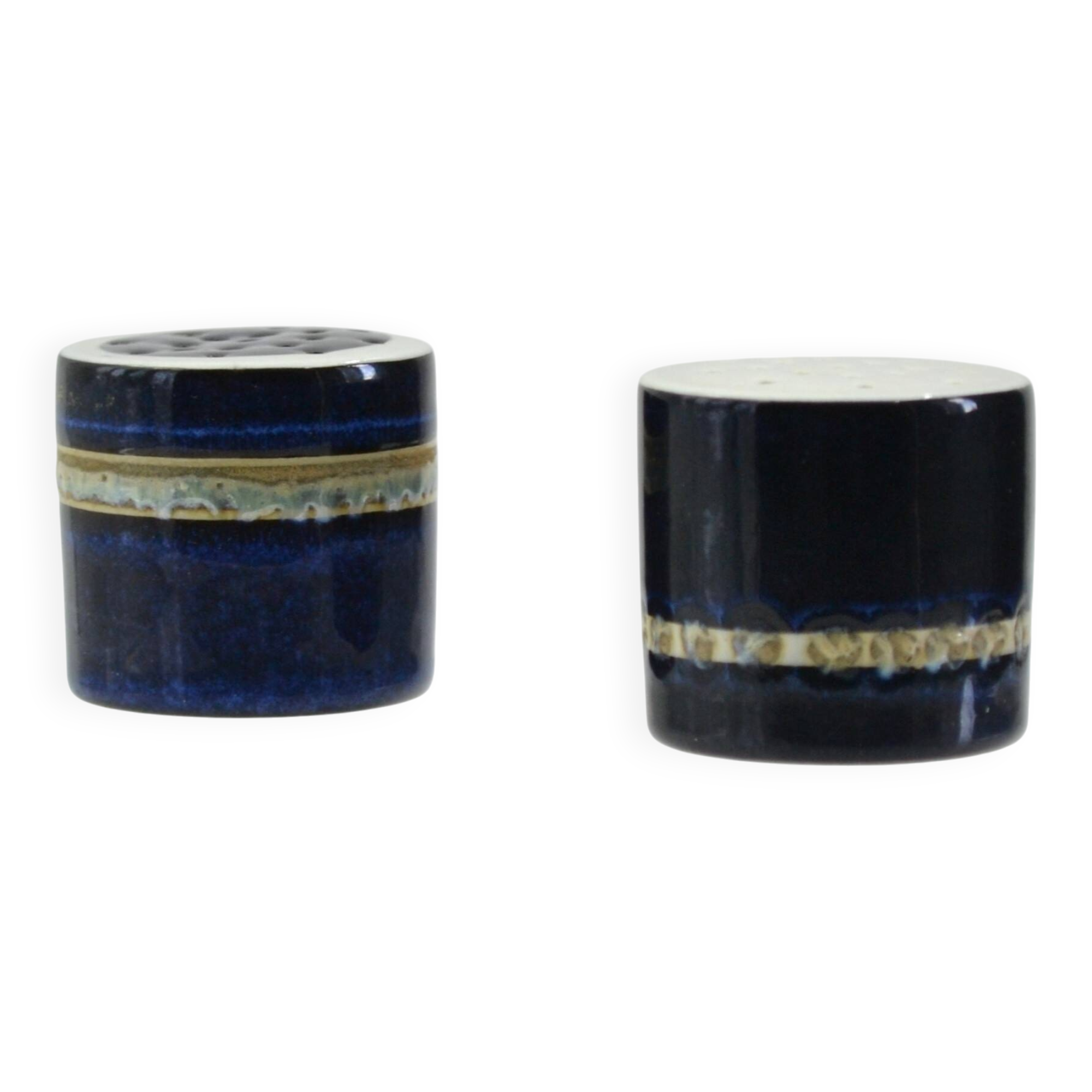 Salt and pepper shakers in earthenware from the Tenera series by Inge-Lise Koefoed for Roya.