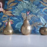 2 pears and 1 brass apple