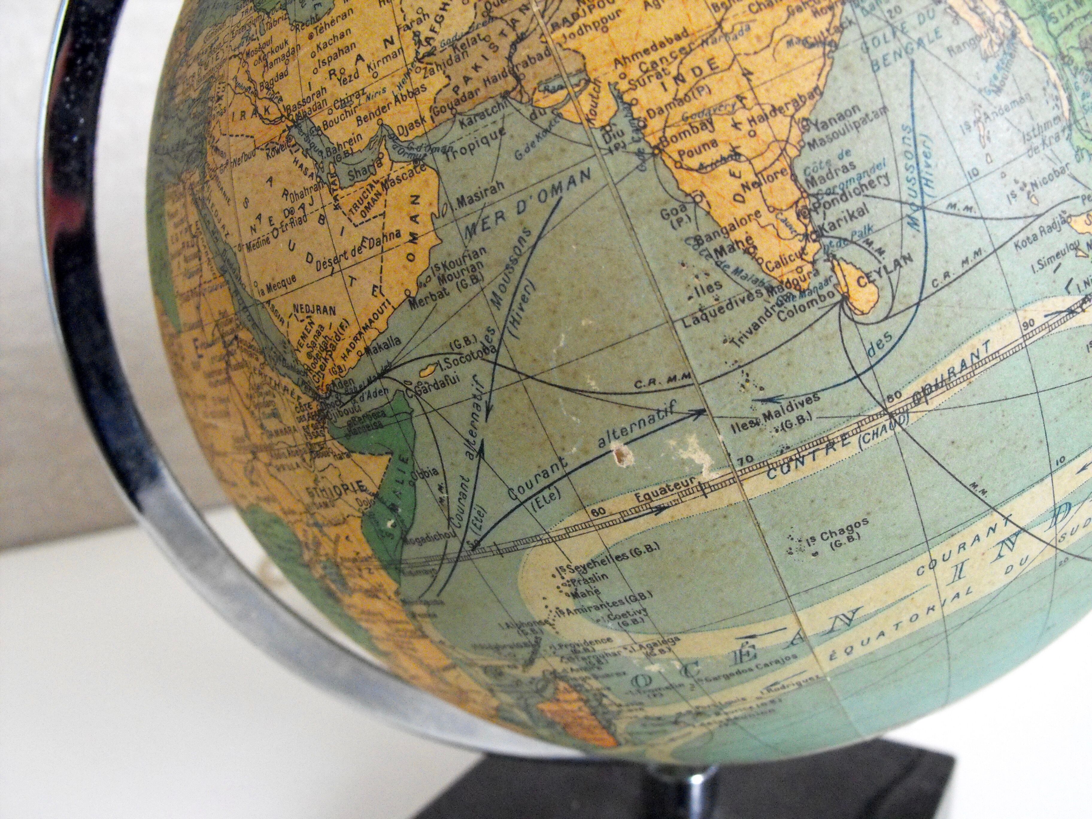 Globe Earth Perrina glass 50-60