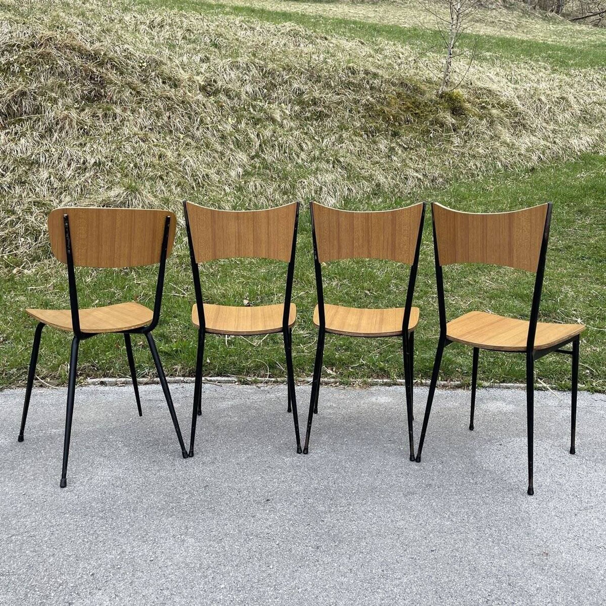 Italian dining table and 4 chairs by Salvarani, 1950s, set of 5.