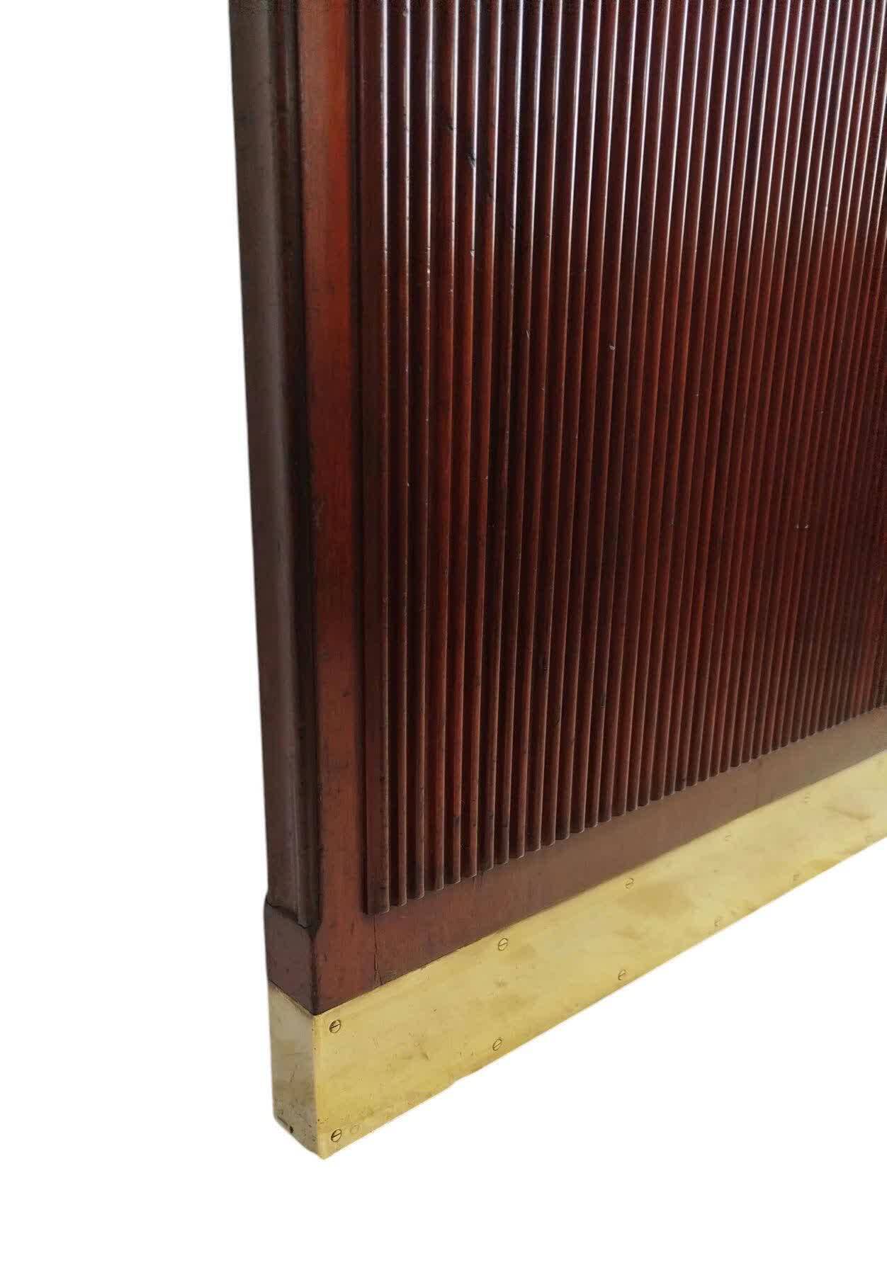 Floor mirror with fluted wood and brass lamp, Buffa/Borsani style.