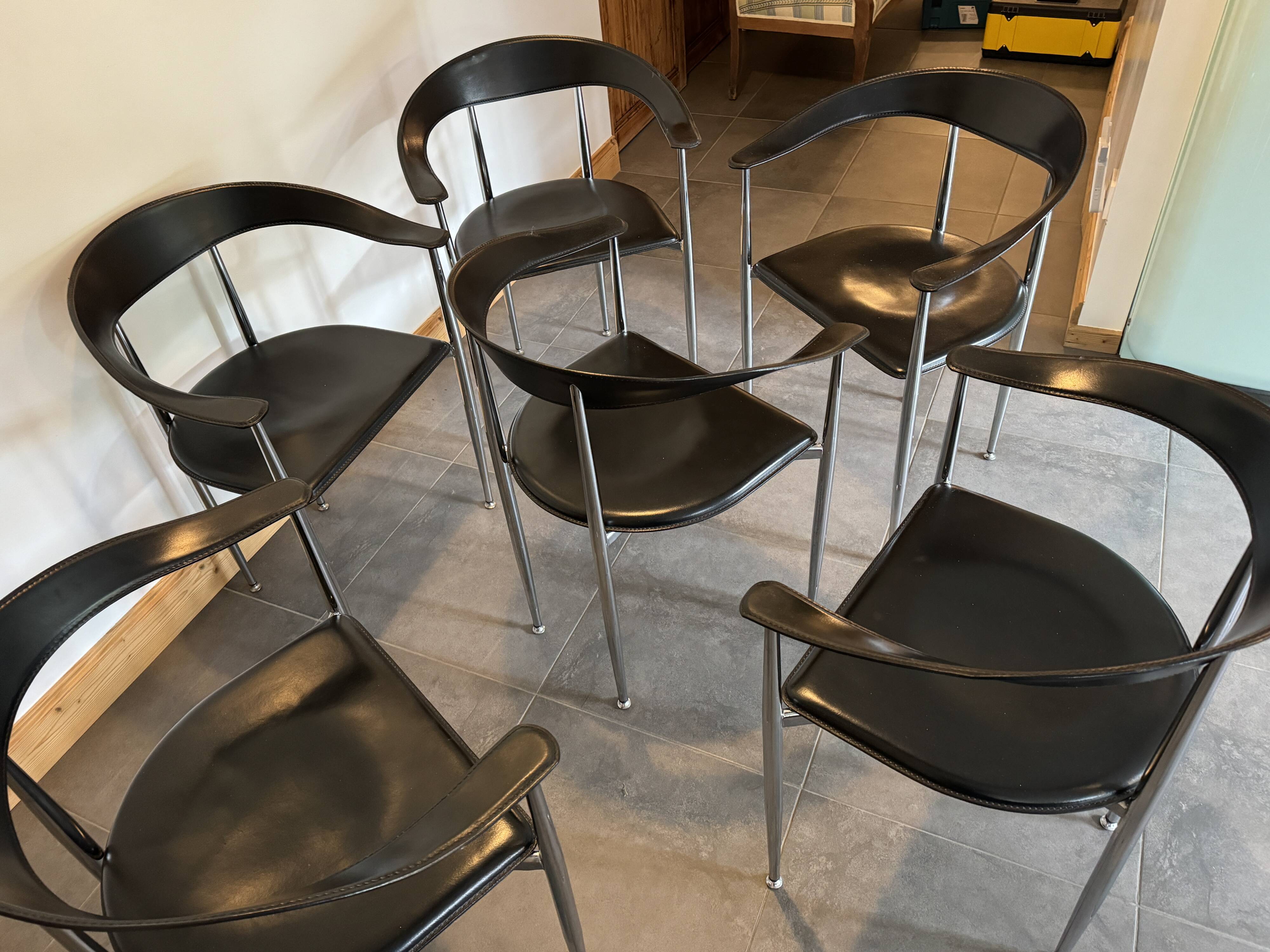 Set of 6 vintage arper chrome leather chairs