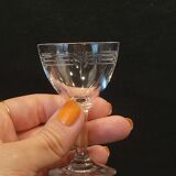 5 anciens petits verres a liqueur en cristal de baccarat gravé