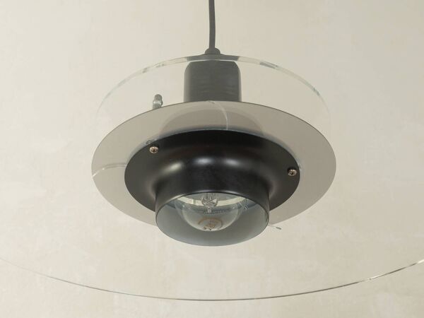 Lampe de plafond de l'ère spatiale par Ikea des années 1980 avec deux plaques en plexiglas et un cache en plastique noir injecté.