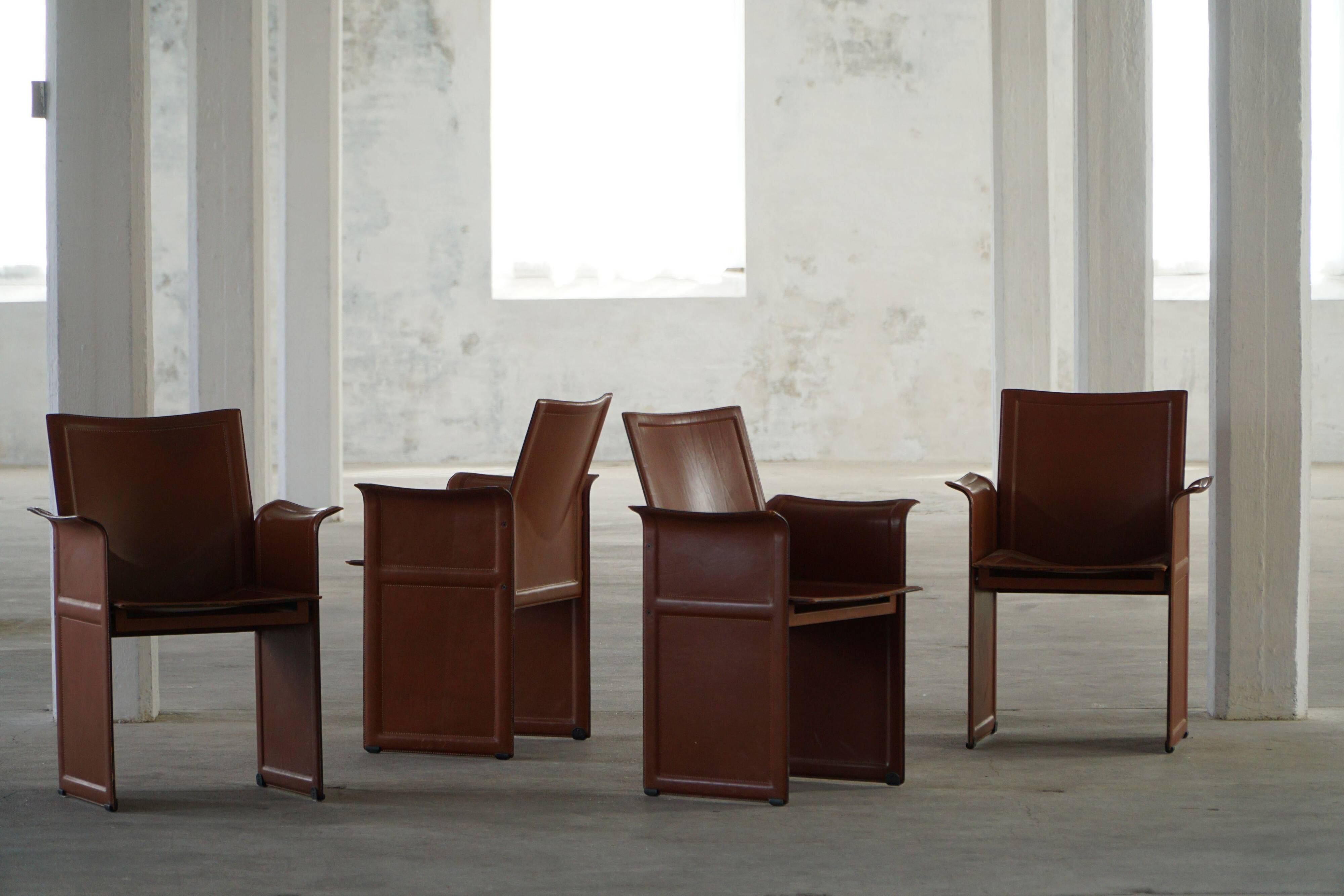 Ensemble de 4 fauteuils en cuir marron/rouge, Tito Agnoli, moderne italien, années 1970