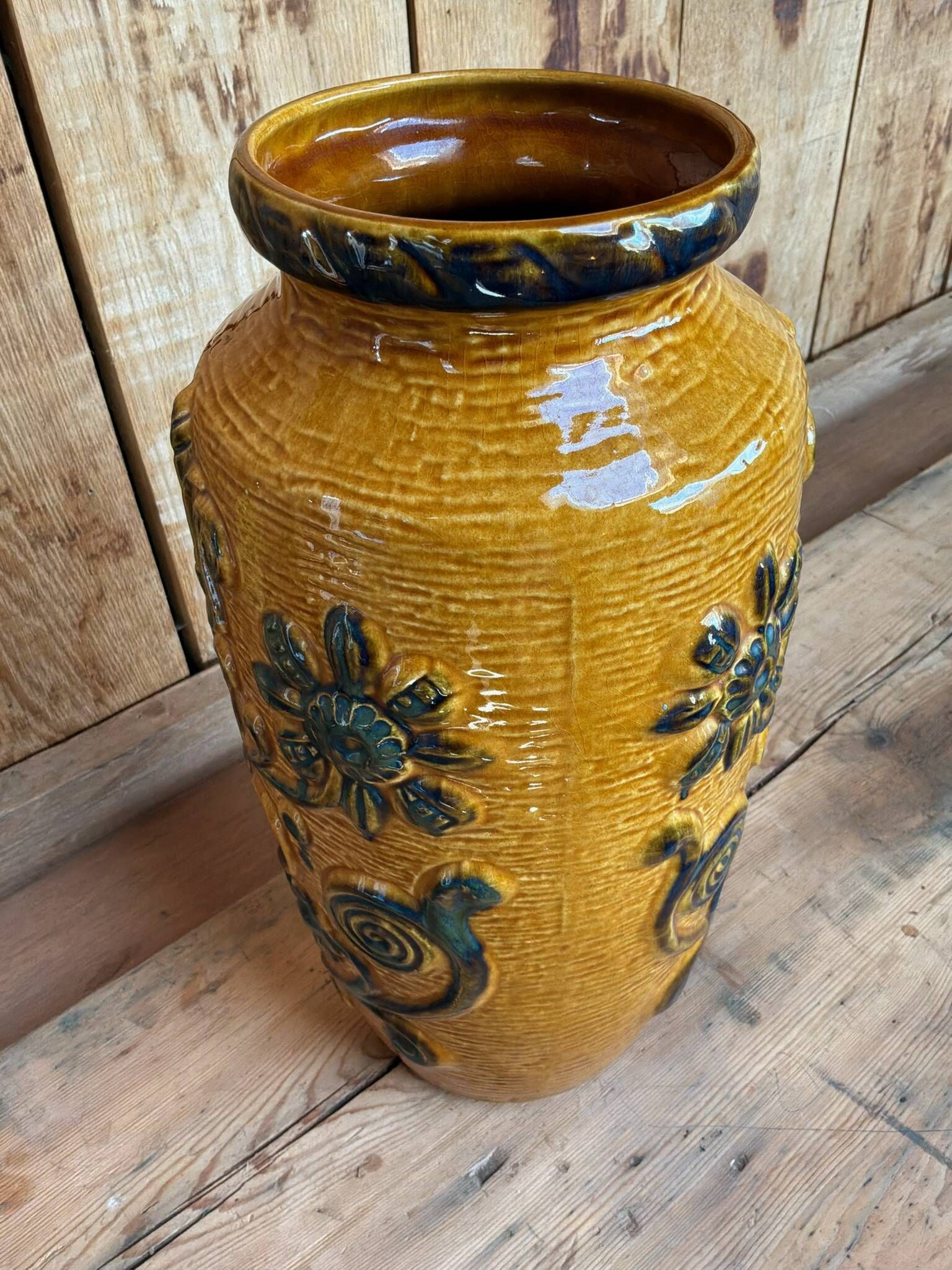 Vase West Germany en céramique - décor floral en relief