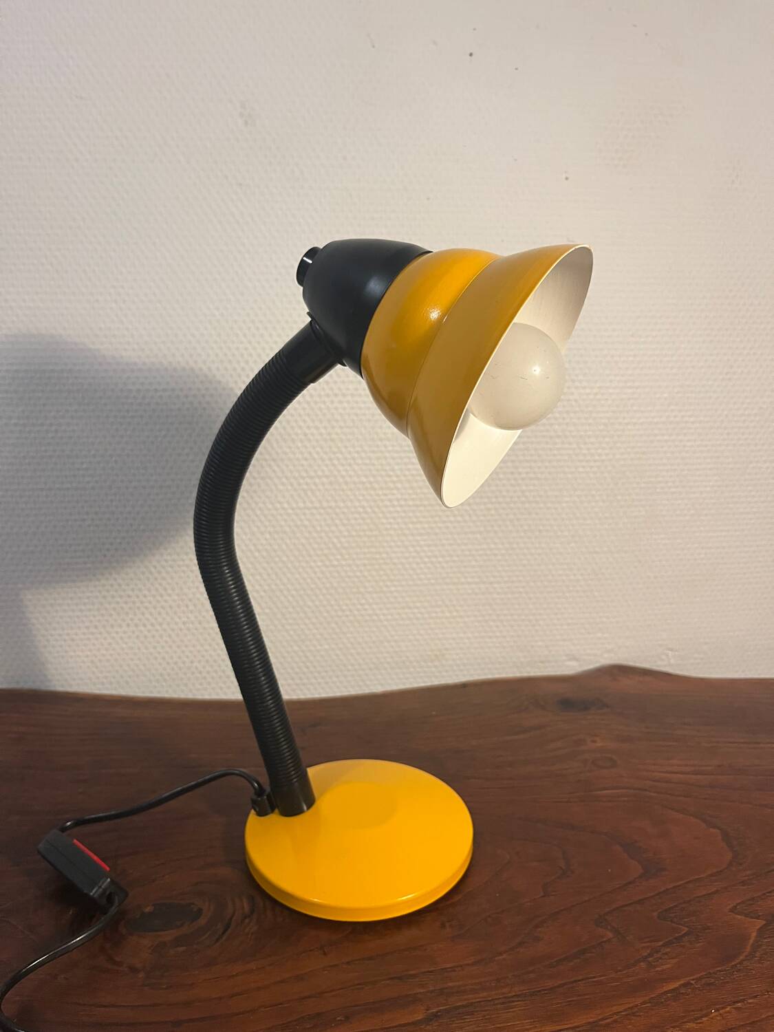 Semi-articulated metal lamp from the 80s