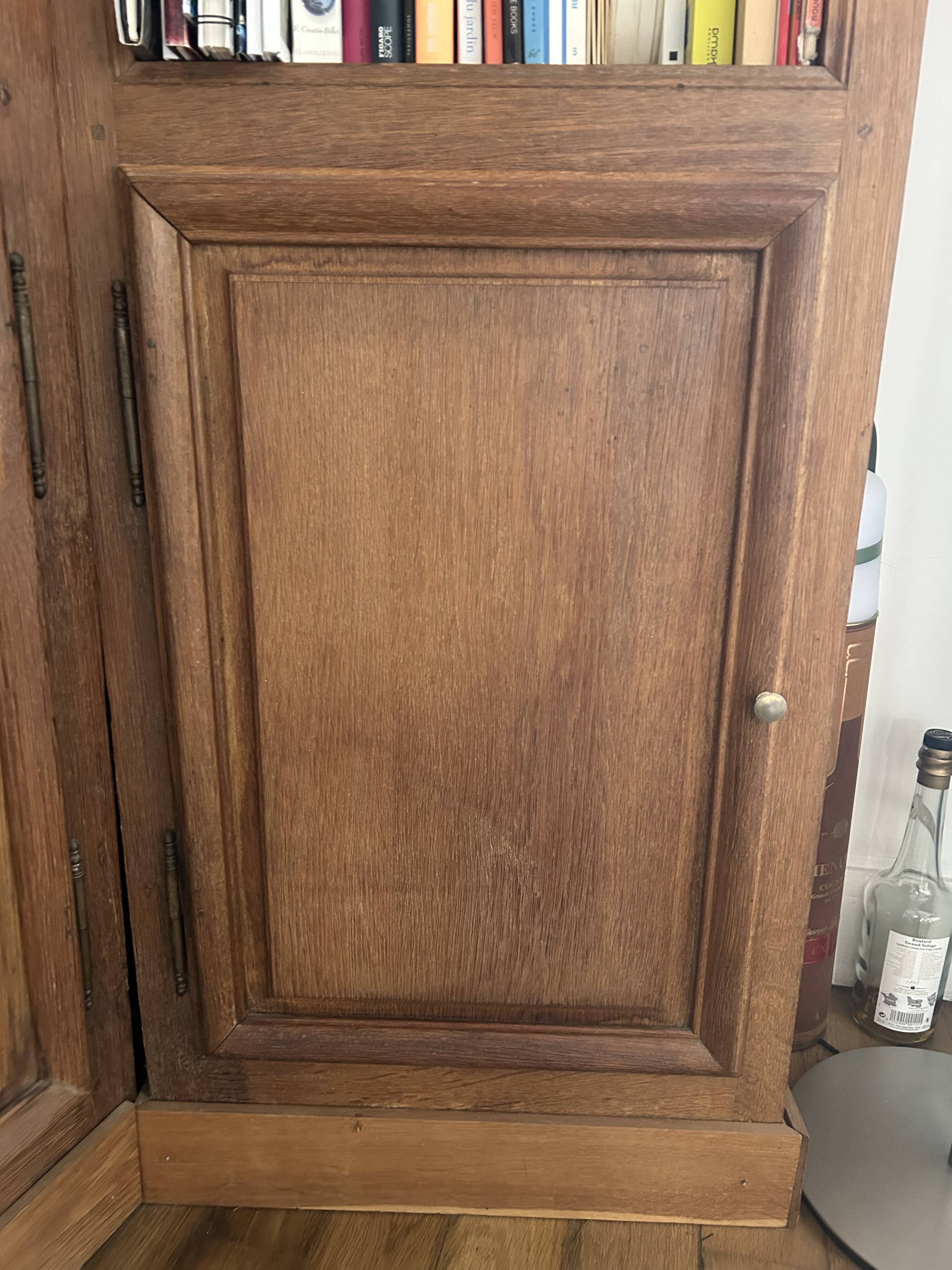 Custom U-shaped wall library – Solid wood and oak