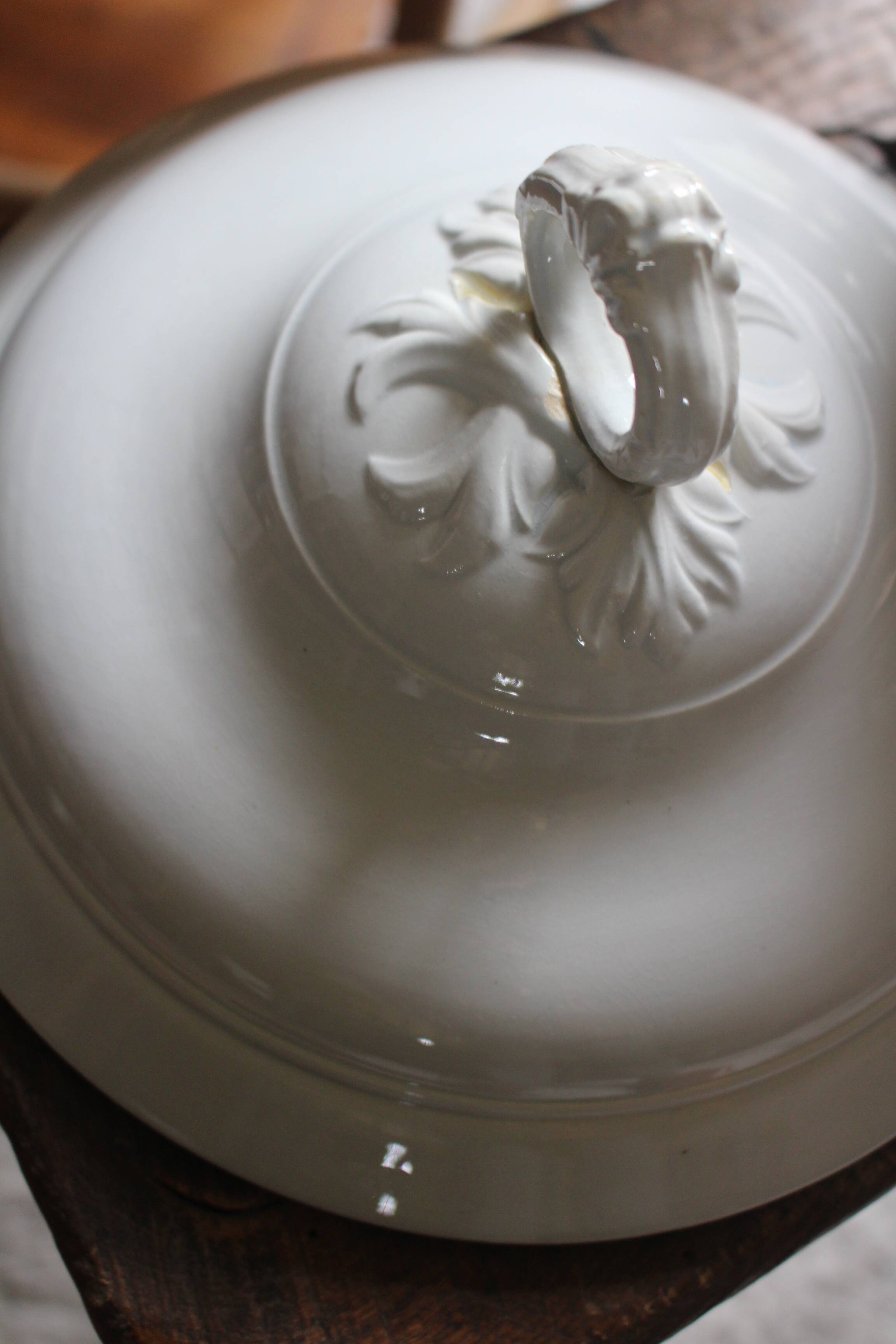 Pexonne FF iron earth white soup tureen