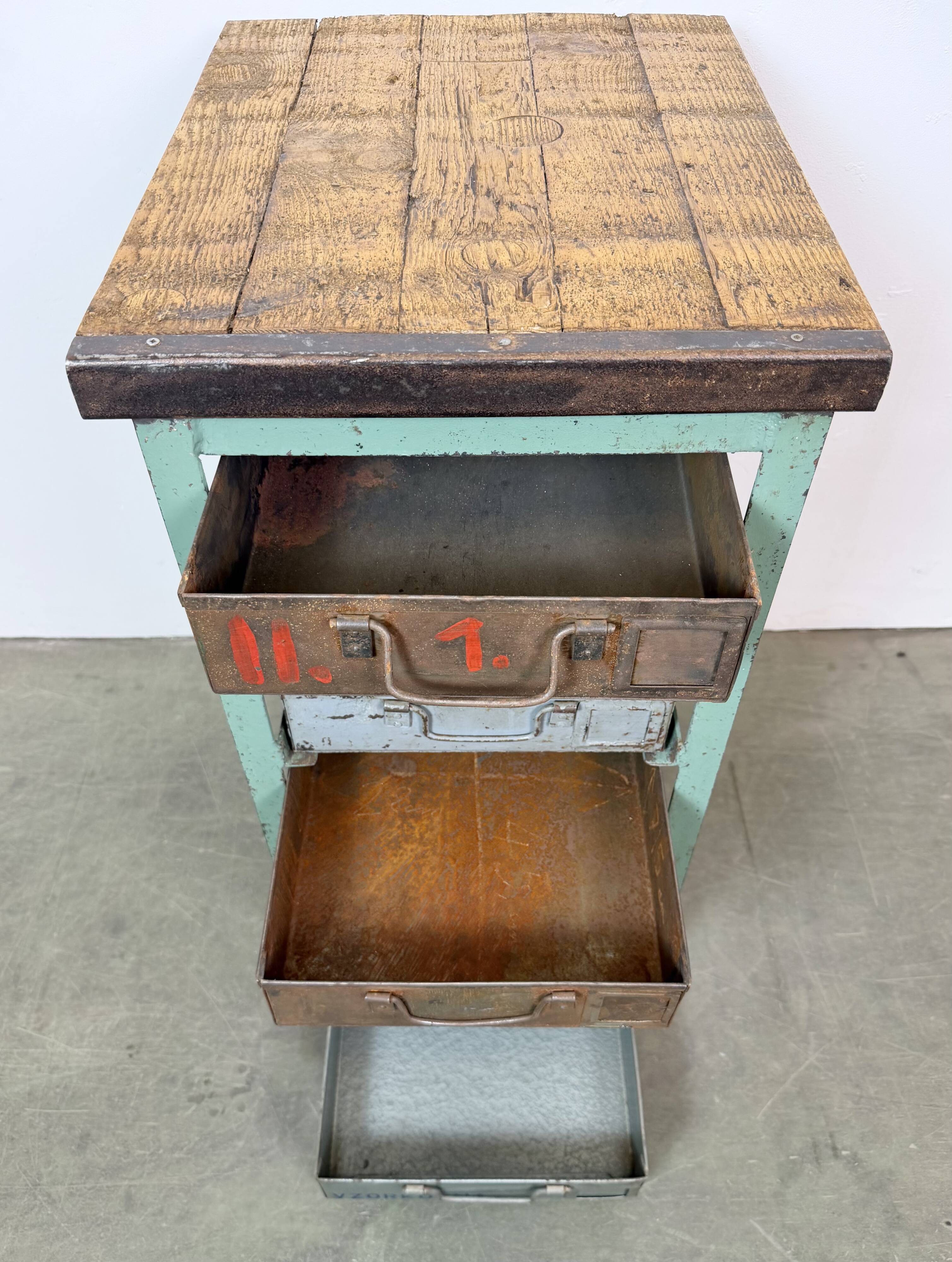 Commode industrielle en fer vert, années 1950