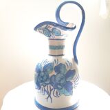 Ceramic pourer with flat bottom and pinched nose