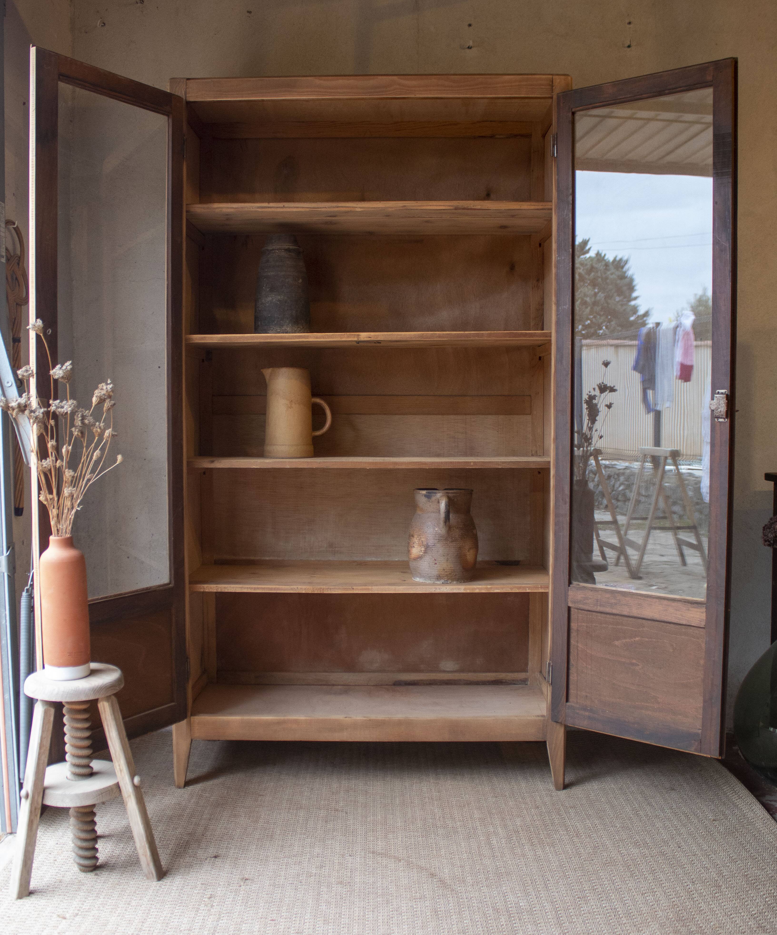 Armoire bibliotheque vitrée parisienne