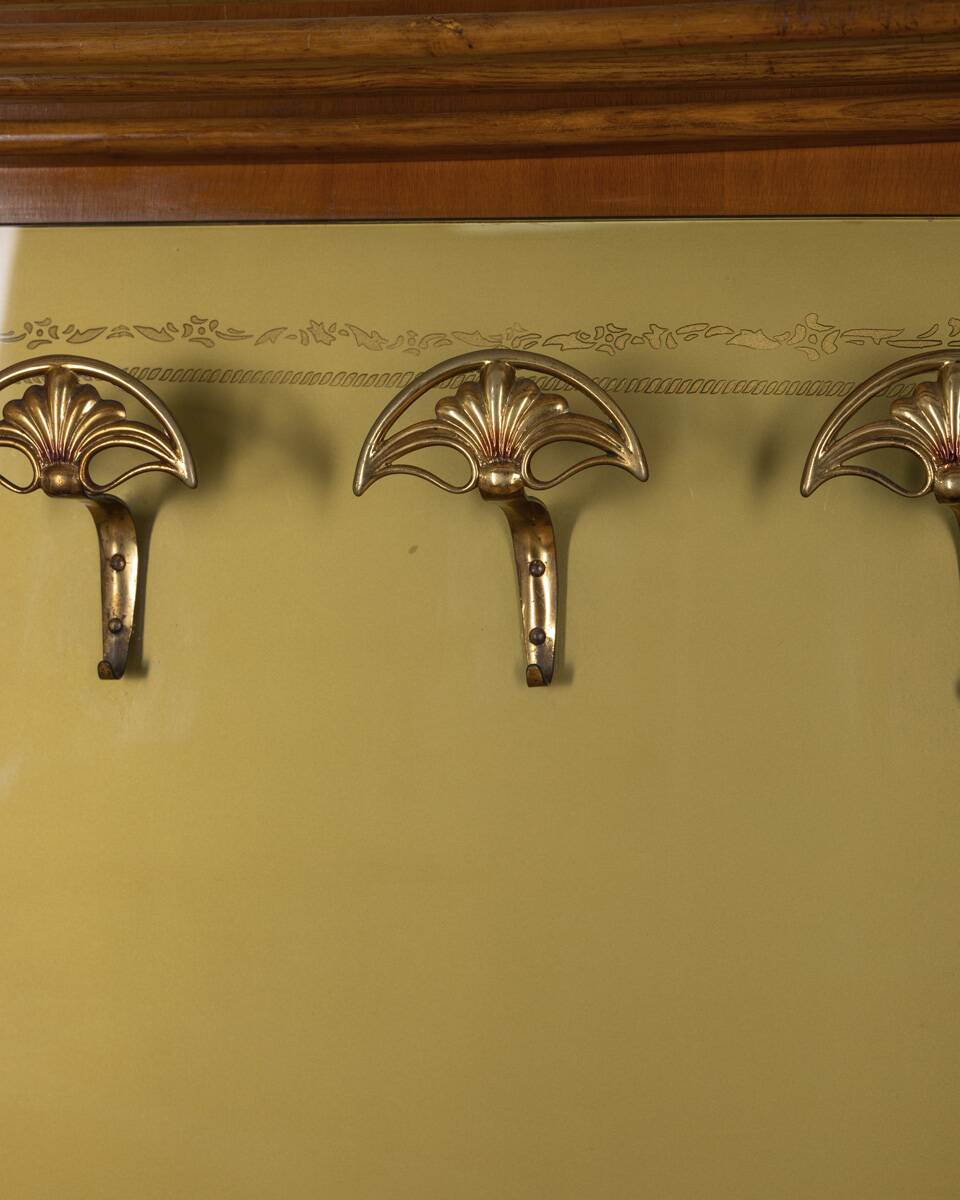 Porte-manteau en bois et verre décoré, Italie années 1950